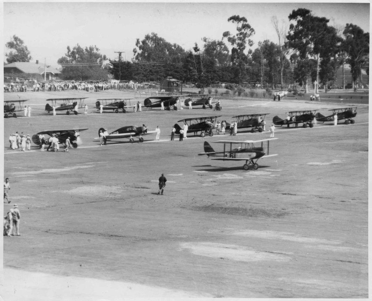 Air derby planes at the race starting line