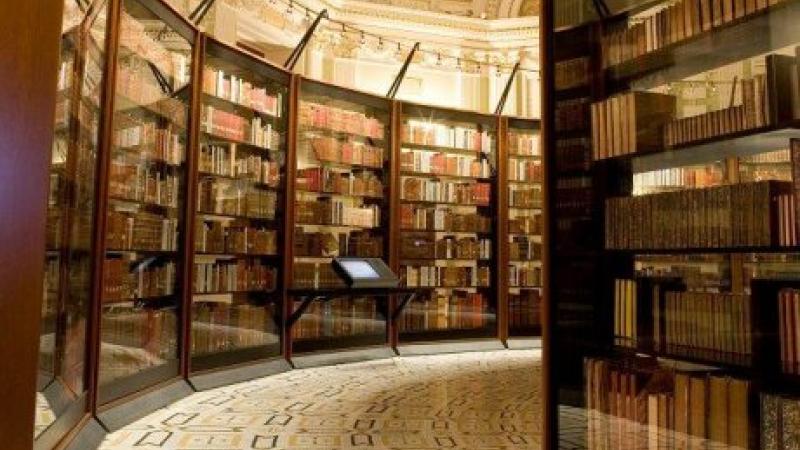 Bookcases displaying Jefferson's books in the Library of Congress